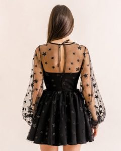 a black simple dressAC