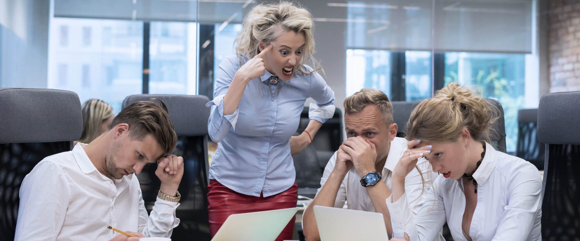 signs of a toxic work environment