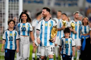 Messi and Family celebrating world cup win in front of fans in Argentina
