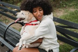 woman-hugging-her-dog-(mental health awareness campaign)