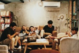 5 Things to Do to Become the Most Interesting Person in the Room